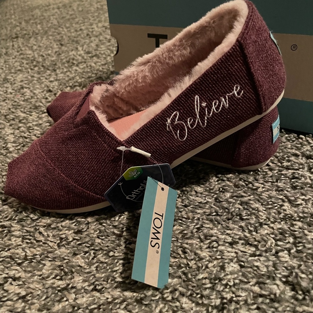 NWT TOMS shoes